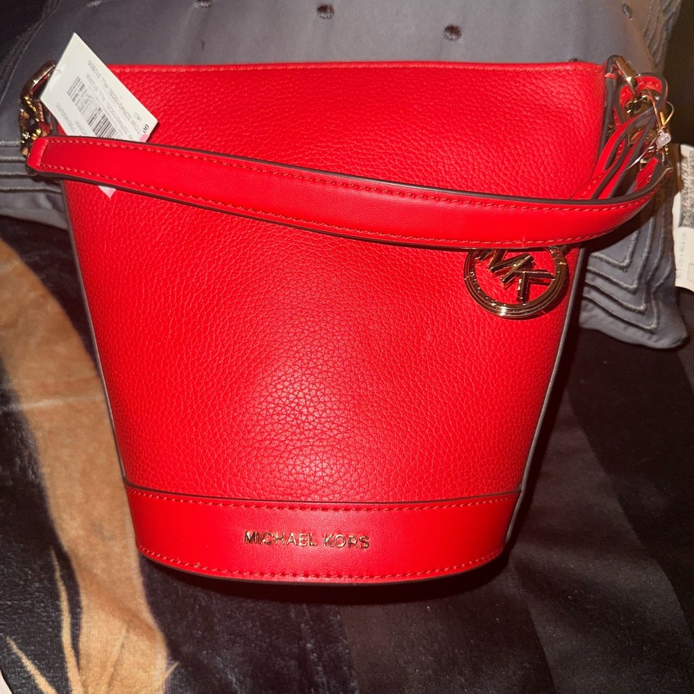 NWT MICHAEL KORS TOWNSEND SMALL LEATHER TOP-ZIP CONVERTIBLE BUCKET CROSSBODY